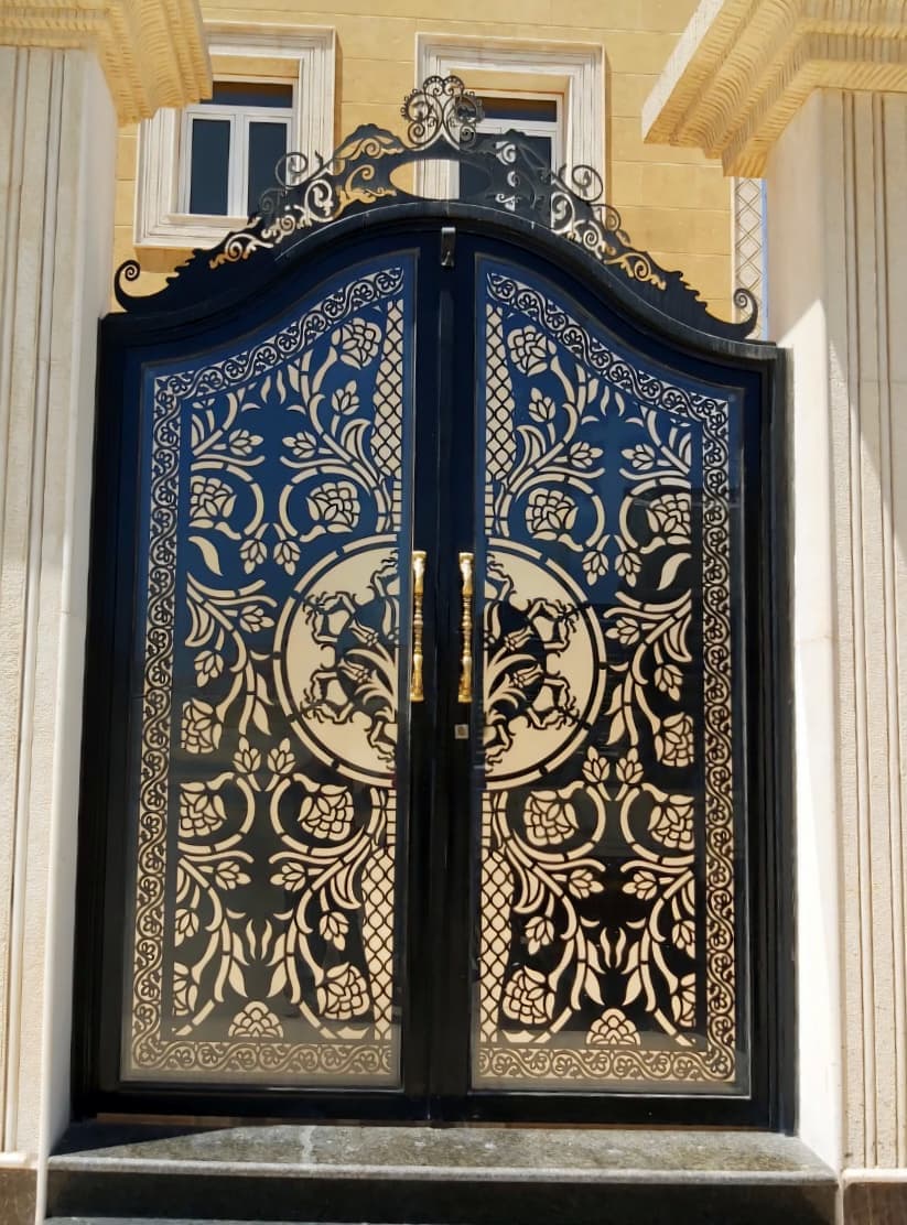 باب حديد مع ديكور قص ليزر 1